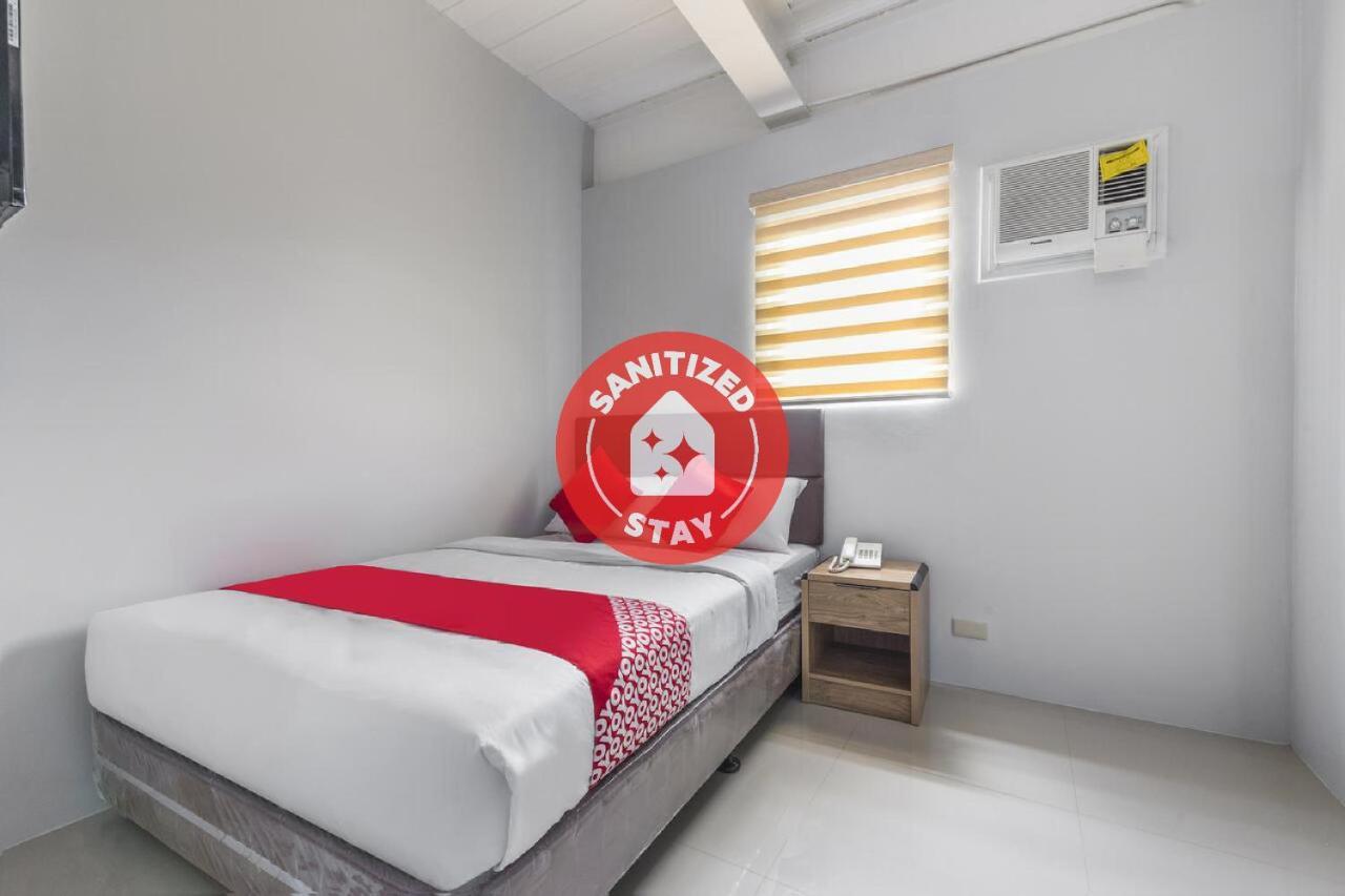 Super Oyo 515 Finnex Hotel Mandaluyong Exterior photo