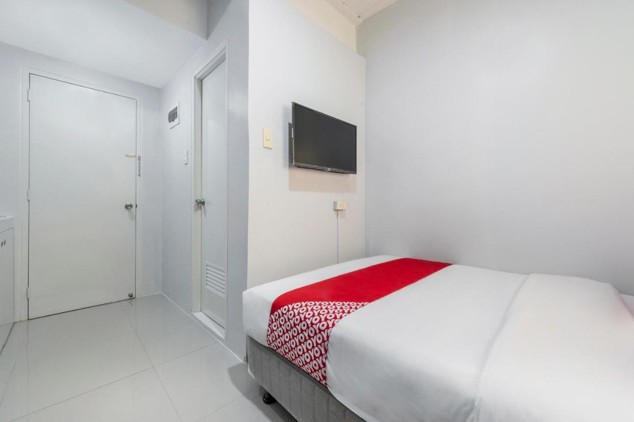 Super Oyo 515 Finnex Hotel Mandaluyong Exterior photo