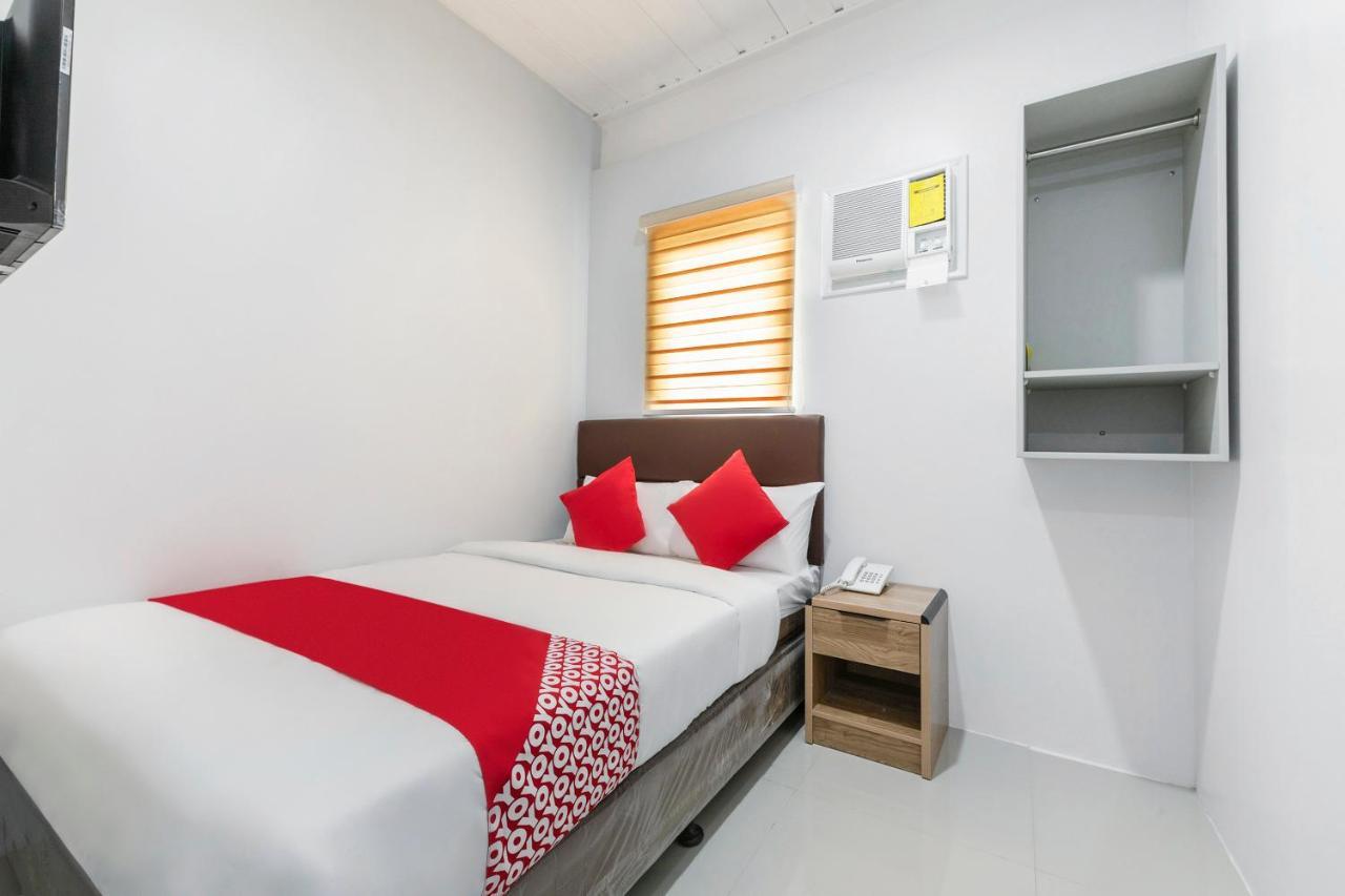 Super Oyo 515 Finnex Hotel Mandaluyong Exterior photo