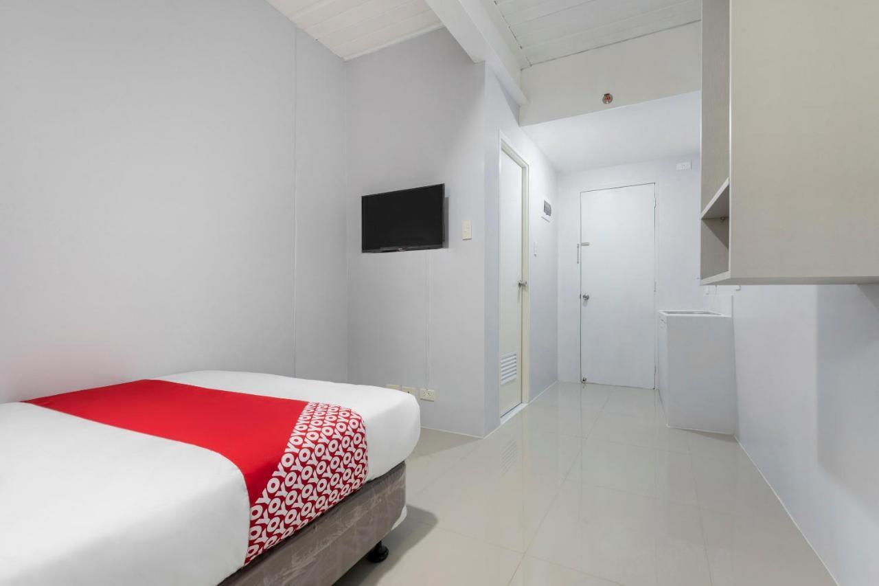 Super Oyo 515 Finnex Hotel Mandaluyong Exterior photo